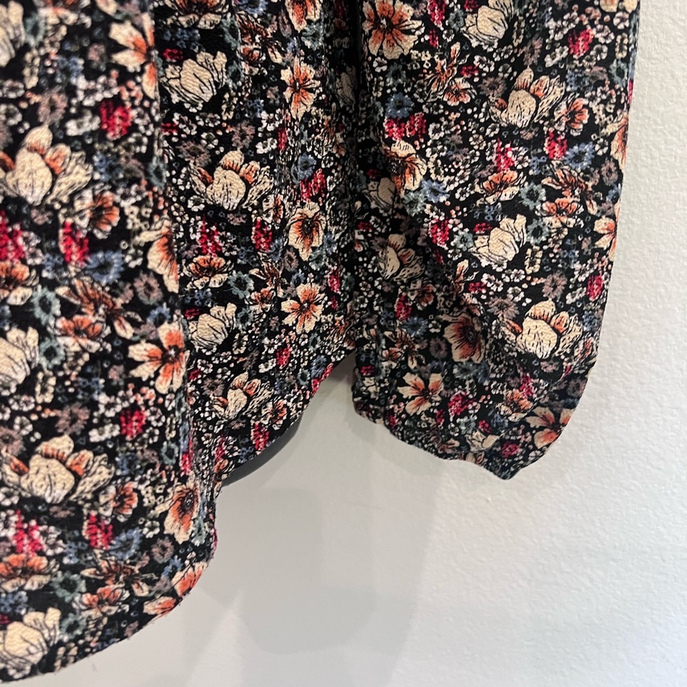 Knox Rose Multicolor Floral Top - Picture 5 of 9